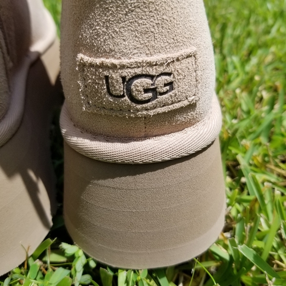 NWT UGG Classic Dipper Boots in Sand Tan Size 8 - Picture 7 of 13